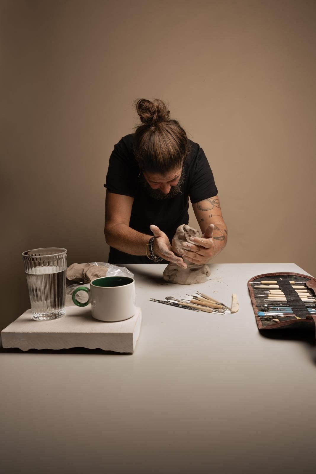 L’arte di dare forma ai profumi: LUMI, nelle mani di Michele